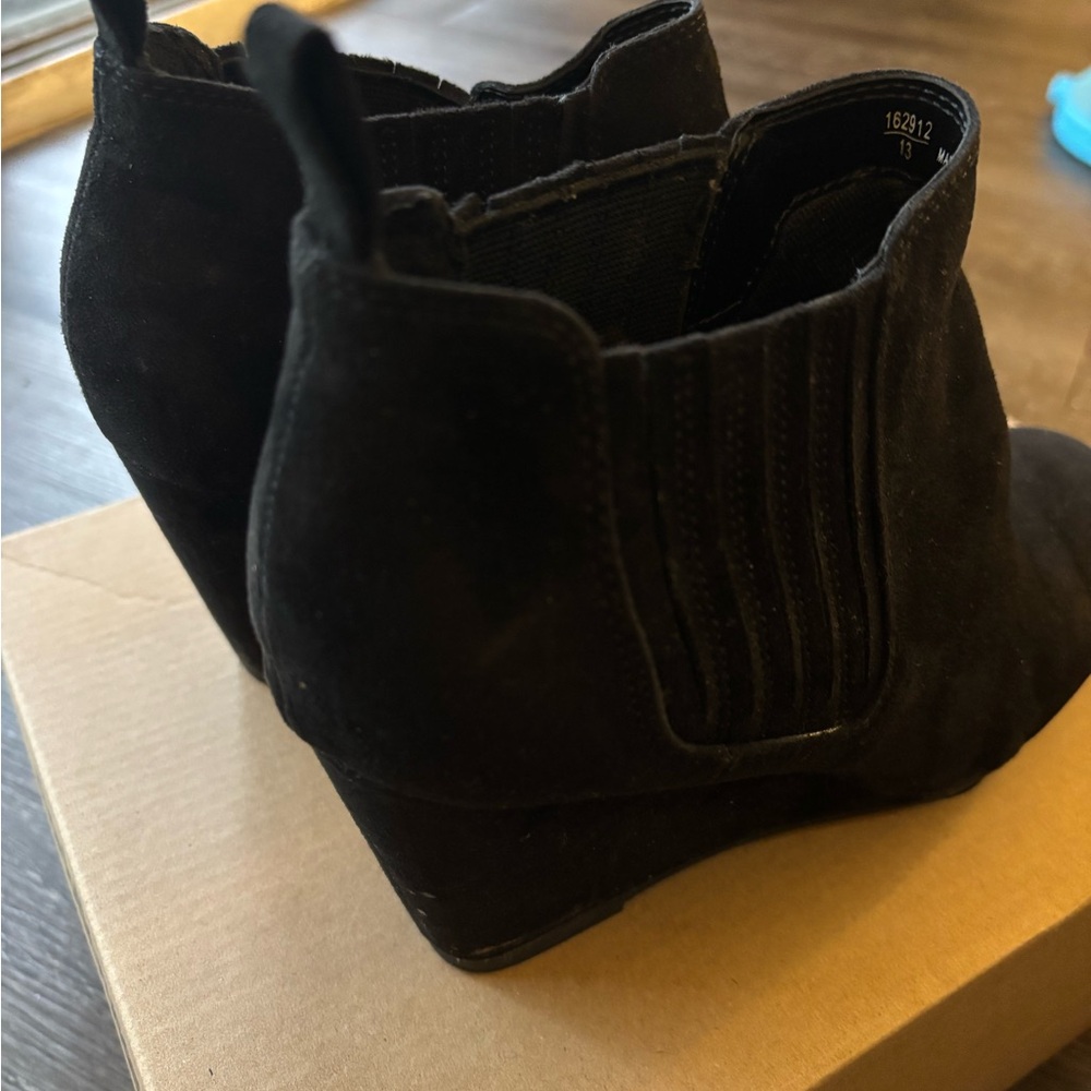 American Eagle Ankle Boots View 2